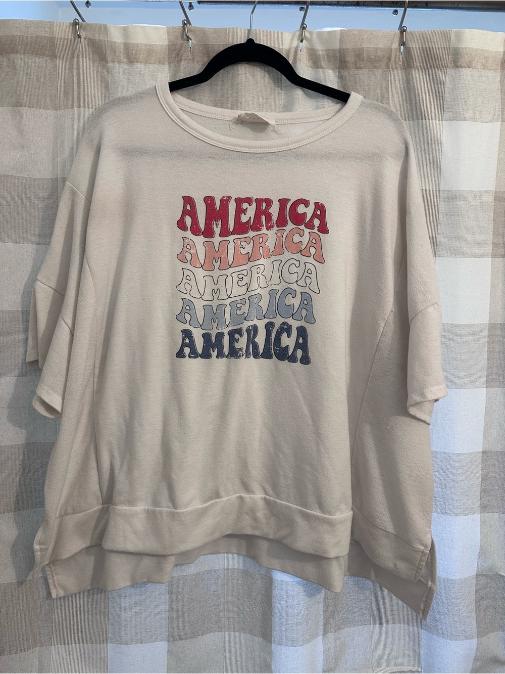 Relaxed Cream Graphic Pullover Top - 'America' Multicolor Print